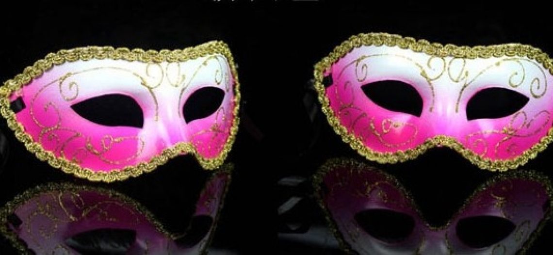 O carnaval como máscara e fantasia*