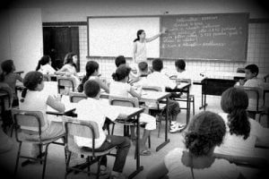 Sala de aula, reflexão, texto, prisão