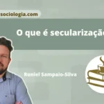 Capa do artigo O que é secularização, apresentando o autor Roniel Sampaio-Silva à esquerda e o logotipo do portal Café com Sociologia com livros e uma xícara de café à direita.