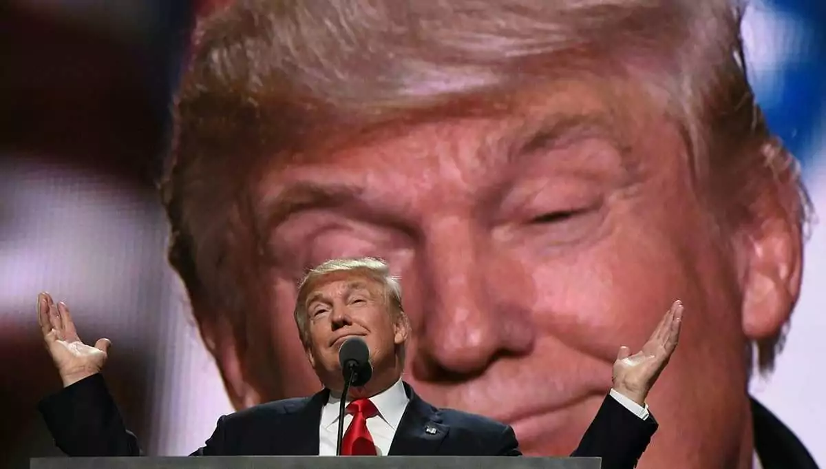 Donald Trump e o mundo de ponta-cabeça! 2 Republican presidential candidate Donald Trump addresses delegates at the end of the last day of the Republican National Convention on July 21, 2016, in Cleveland, Ohio. / AFP PHOTO / Timothy A. CLARY
